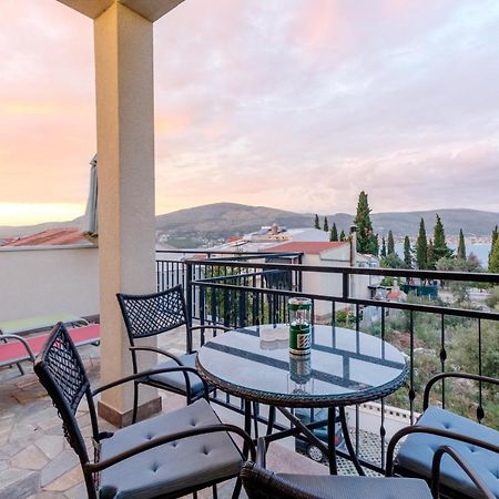Apartments Villa Kameja Donji Okrug  외부 사진