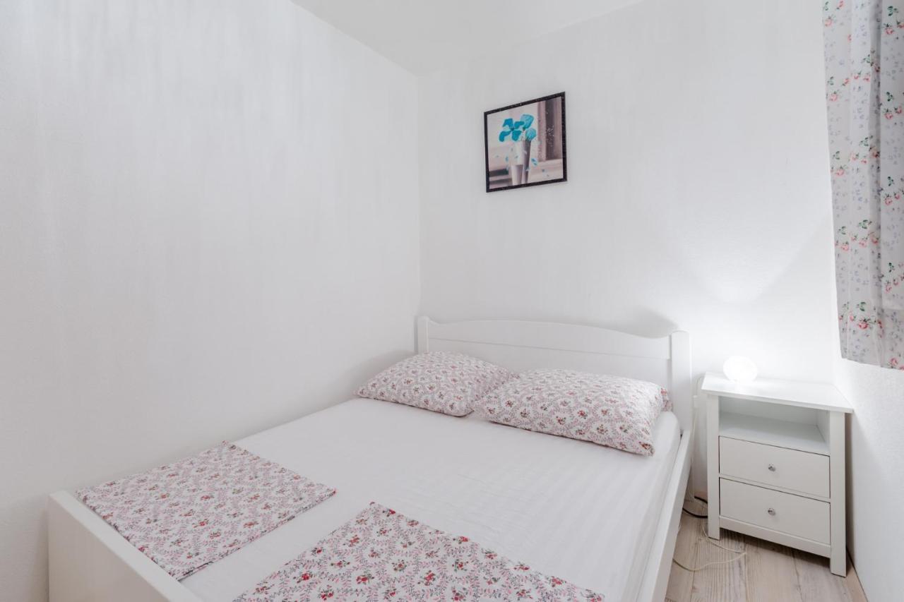 Apartments Villa Kameja Donji Okrug  객실 사진